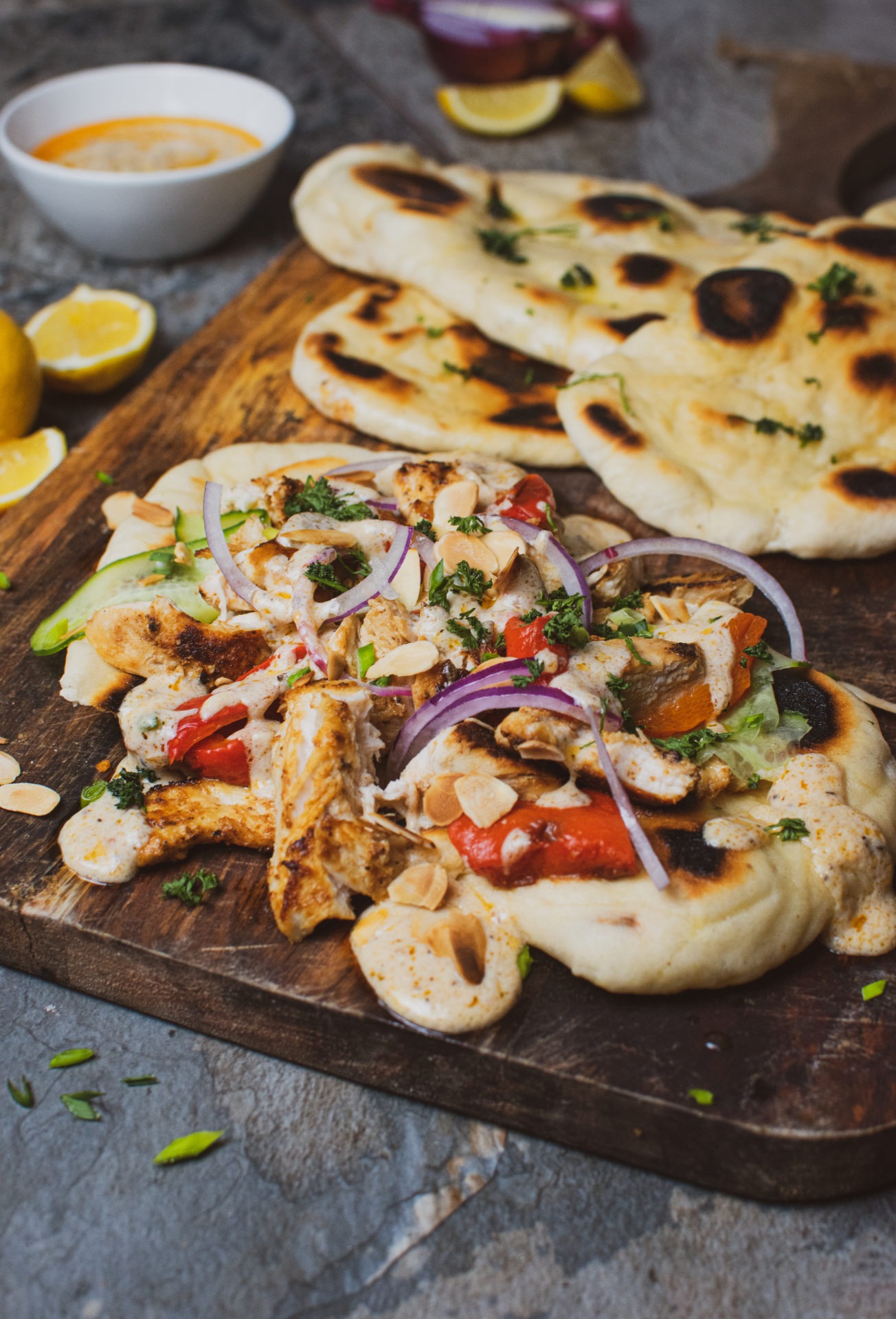 flatbread with marinated chicken and spicy lemon and yogurt sauce